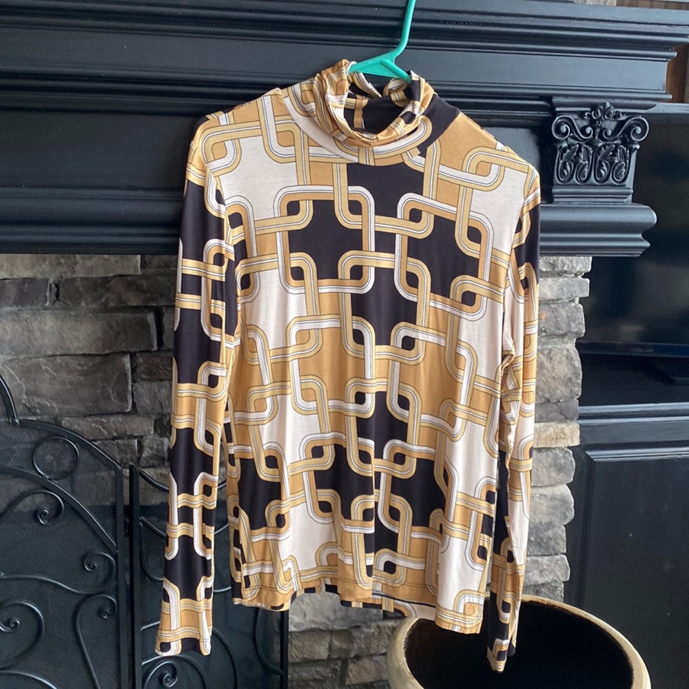 New with tag silky feel print turtleneck.